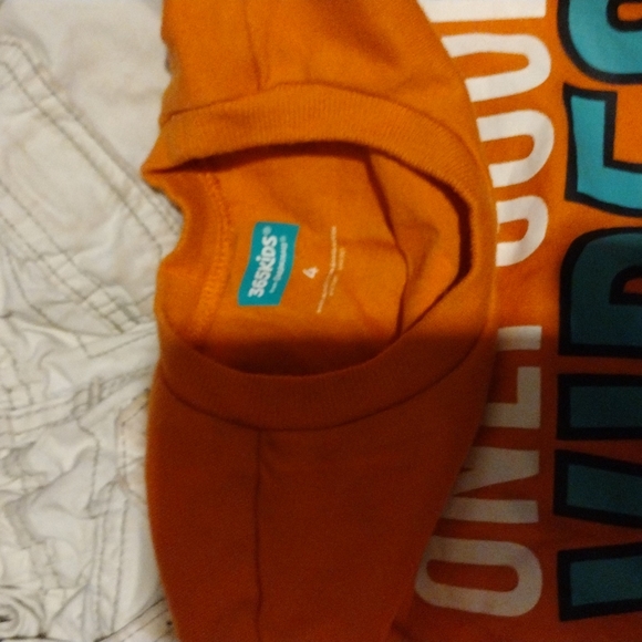 Boys size 4 tshirt - Picture 2 of 3